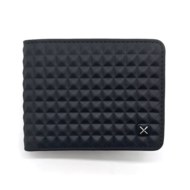 Являются ли трещины на поверхности мужских двойных бумажников Pyramidal Projection из полиуретана естественным результатом старения или неправильного ухода?